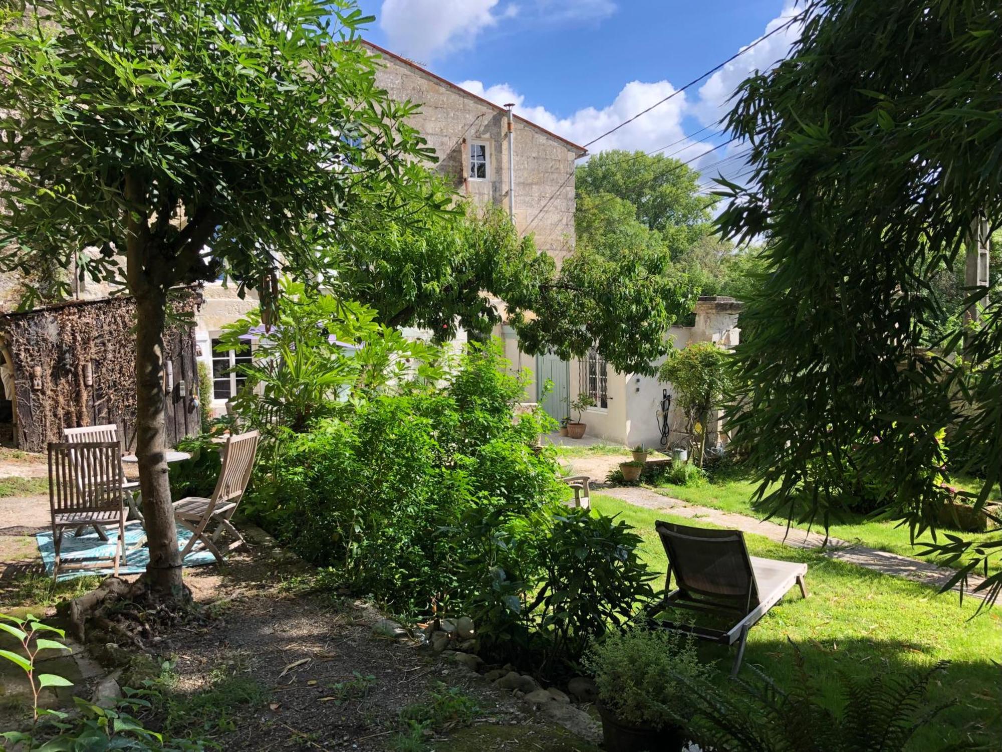 L'Heure Bleue Bed & Breakfast Saintes Eksteriør bilde